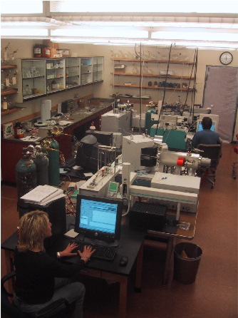 Photo of the Analyitical Geochemistry Lab