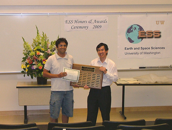 Photo of Sanjoy Som receiving the top graduate student Johnston Prize.